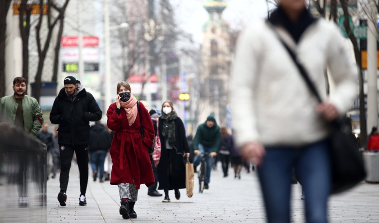 Austria shtrengon masat per te pavaksinuarit nga e hena